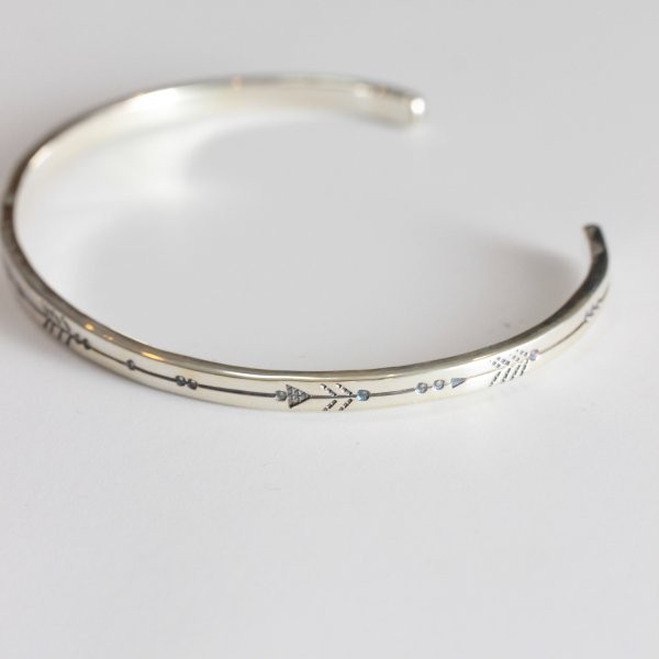 VIVIFY Silver One Line Arrow Bangle Bracelet