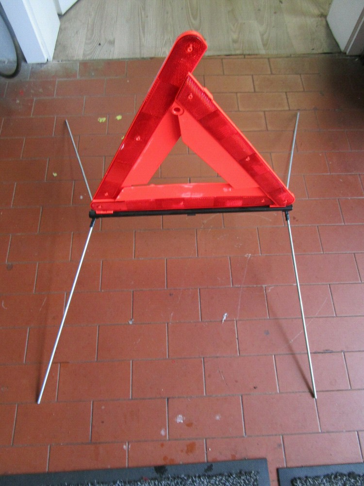 MERCEDES W211 E-CLASS WARNING TRIANGLE TRIANGLE A2118900197 BURGER