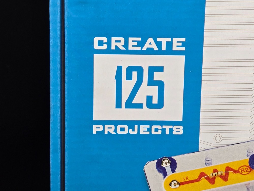 SNAP CIRCUITS Skill Builder 125 Projects Parts New Open Box Distressed Package