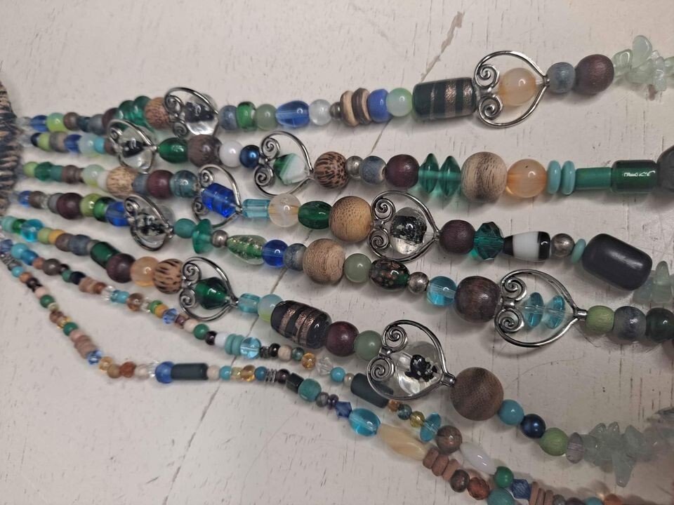 Rustic Horseshoe Bead Feather Wall Hang