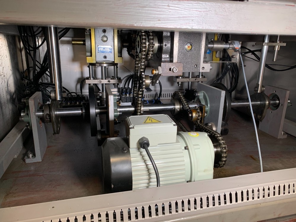 Automated Filling and Capping machine