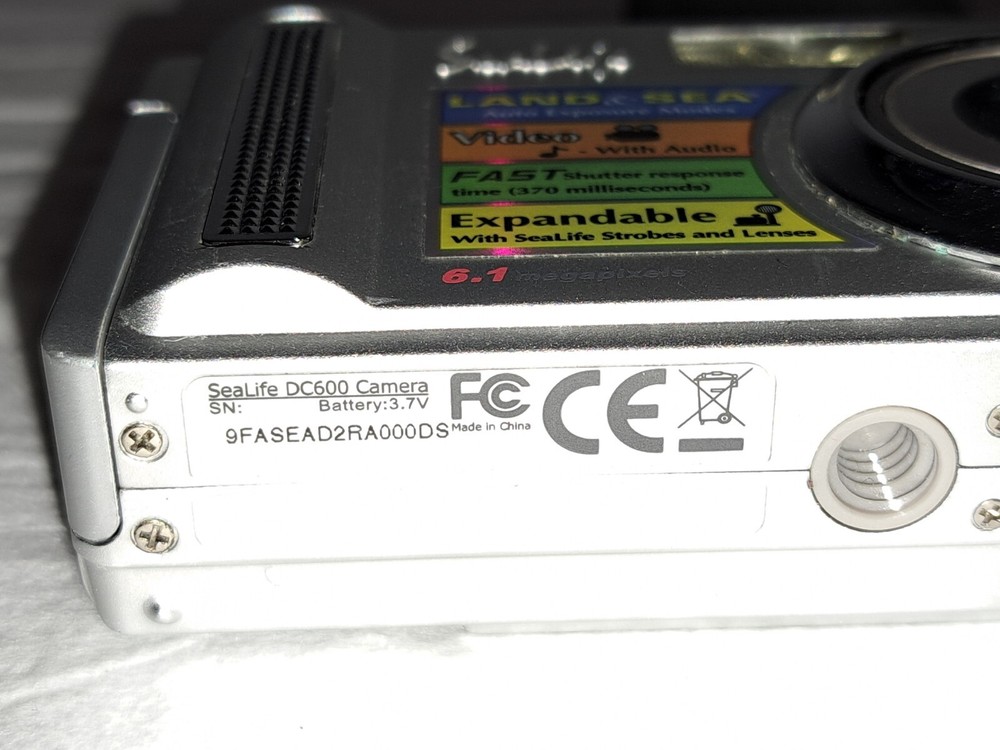 *read*Sealife DC 600 Camera With under water Case