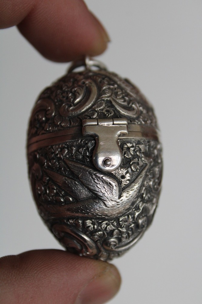 Antique 19th Century Sterling Silver Phoenix Egg Etui Thimble Case & Thimble