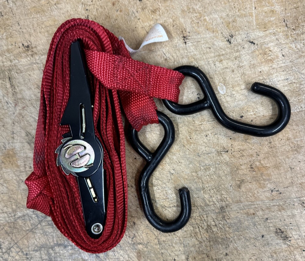 Red WORKFORCE 8363 CARGO RATCHET TIE DOWN STRAP Working Load Limit 800 lbs