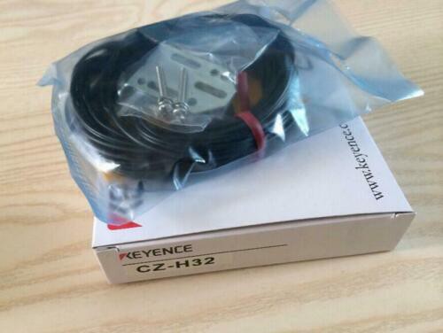 KEYENCE CZ-H32 Reflective Sensor Head Variable Spot New
