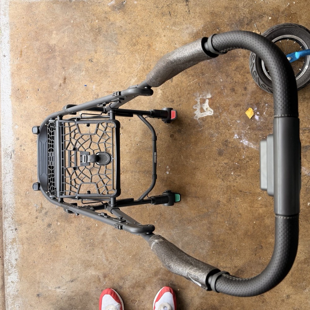 Uppababy Black Carbon Frame On Black Leather Mini V2 Base Frame