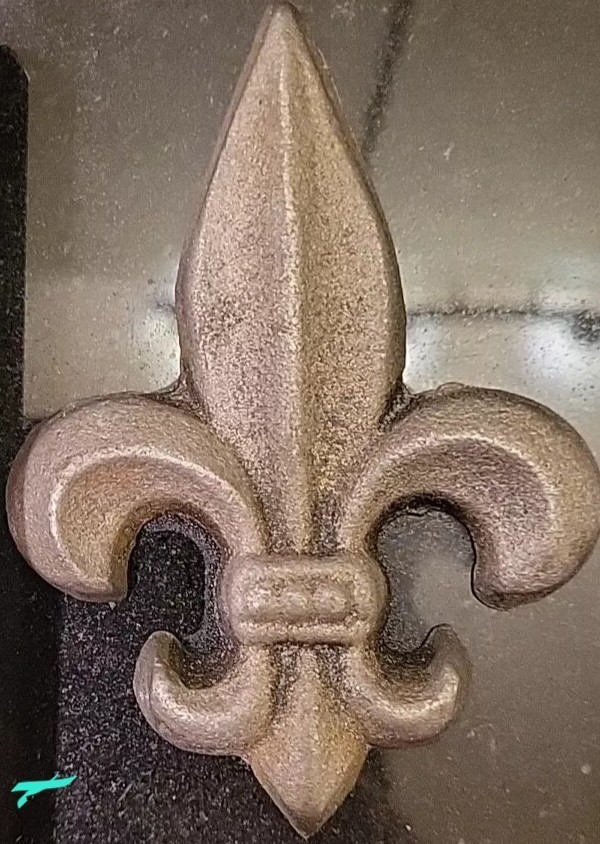 Cast Iron Fleur De Lis Small Qty 6