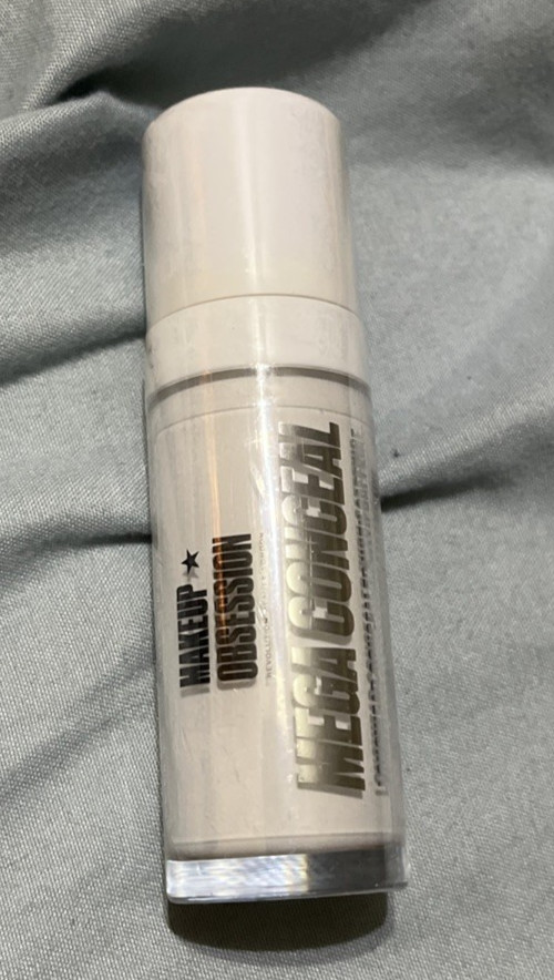 Makeup Obsession Mega Conceal Longwear Concealer With Caffeine 01