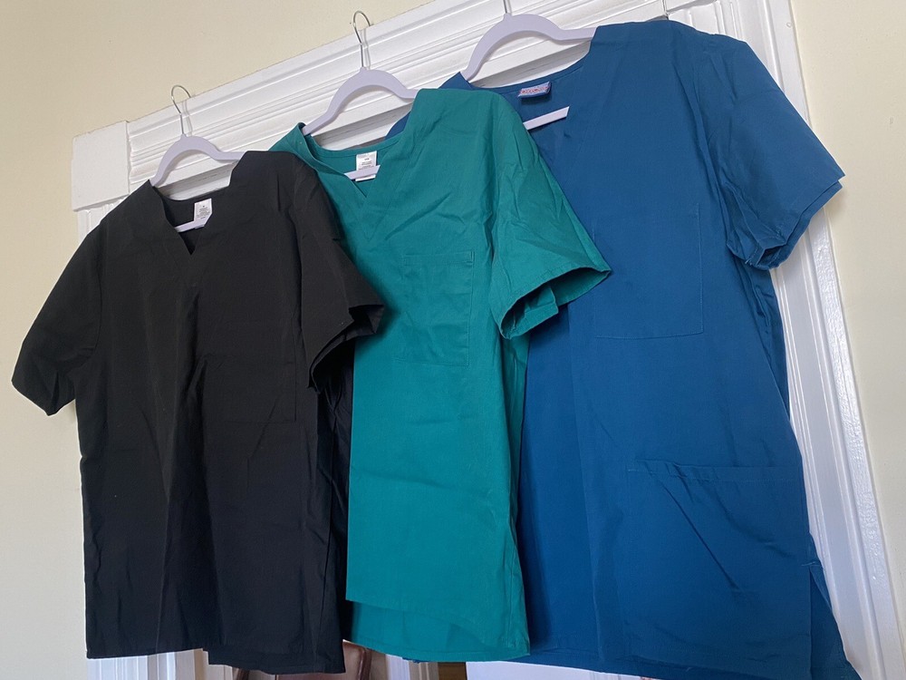 Women’s Scrub Sets (3)