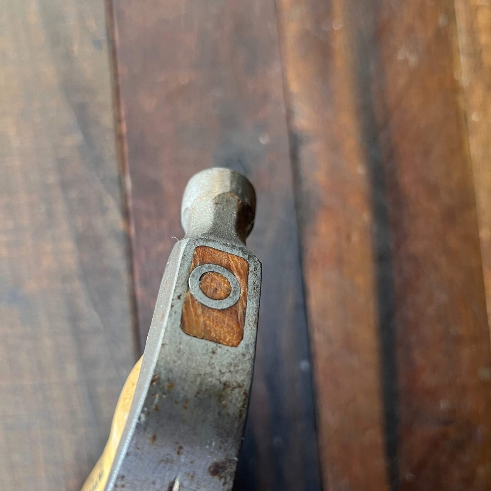Truper Claw Hammer Wood Handle 0.72 Lb