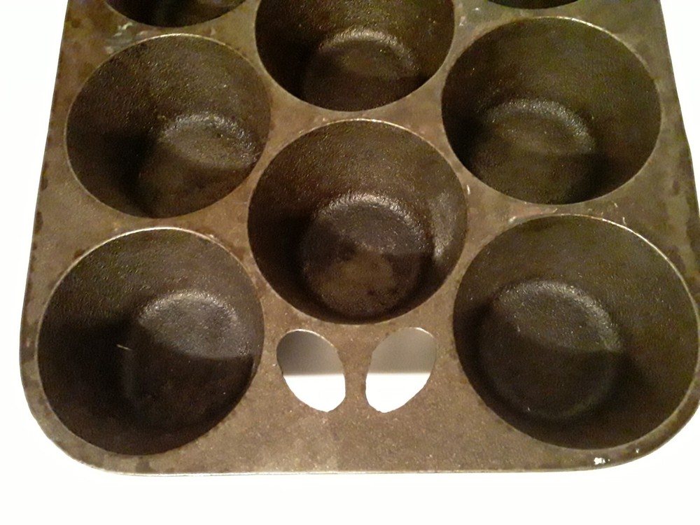 Vintage Wagner Ware Popover Pan No. 1323