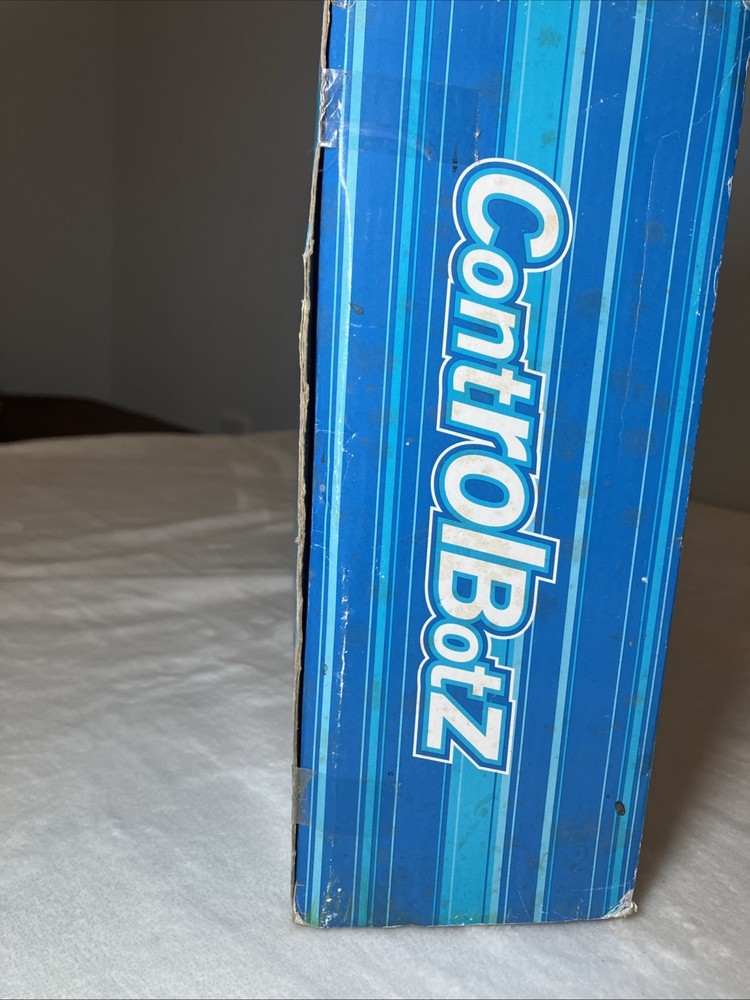 Vintage 2 pack ControlBotZ remote-controlled Robots 2002 NOS, untested