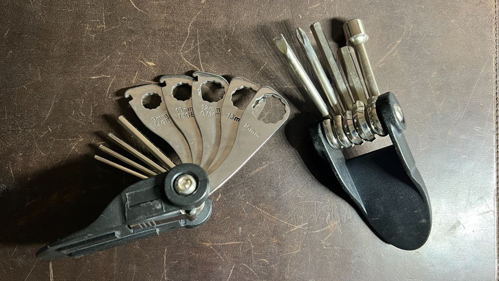 FREE SHIPPING Unbranded - clueless Multi tool Multi-tool