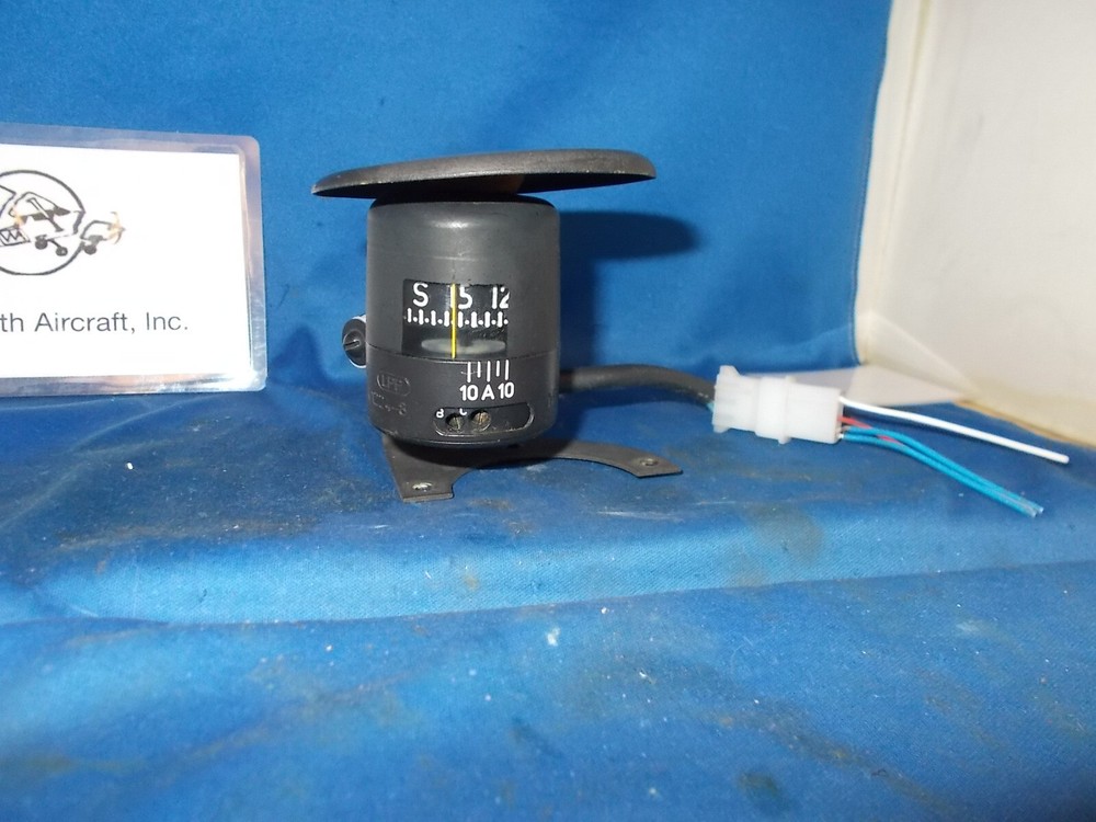 ON THE DASH MOUNTED COMPASS ( 14V LIGHT )