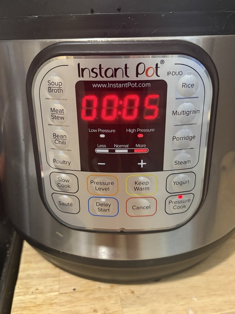 Instant Pot IP-DUO60 V3 6 Quart Programmable Pressure Cooker
