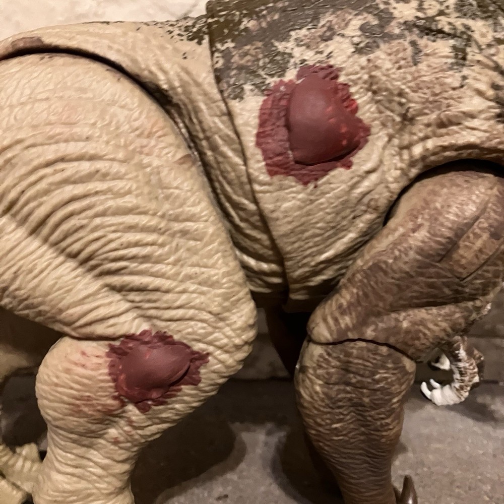Custom painted: battle damage:D rex/distortus rex:with on n off button:2025