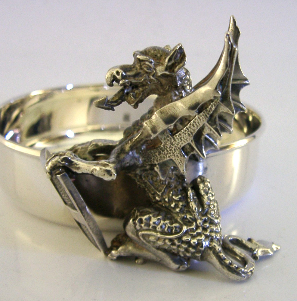 GRANT MACDONALD SOLID STERLING SILVER CAST DRAGON DISH 2009 102g