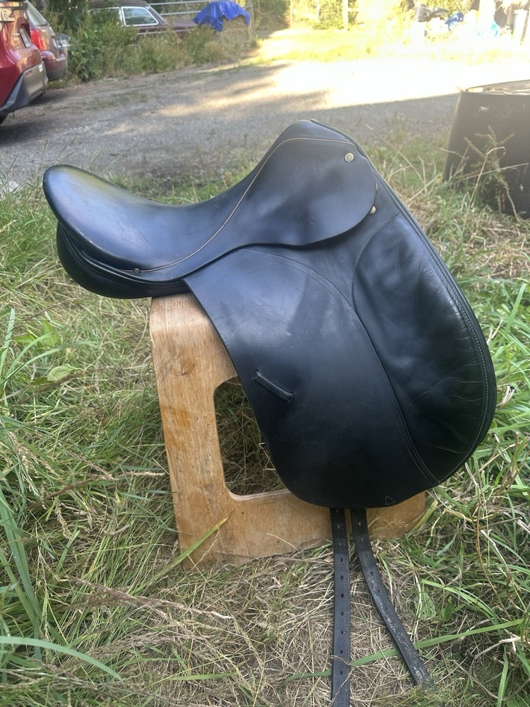 Black Crosby Dressage Saddle 17.5