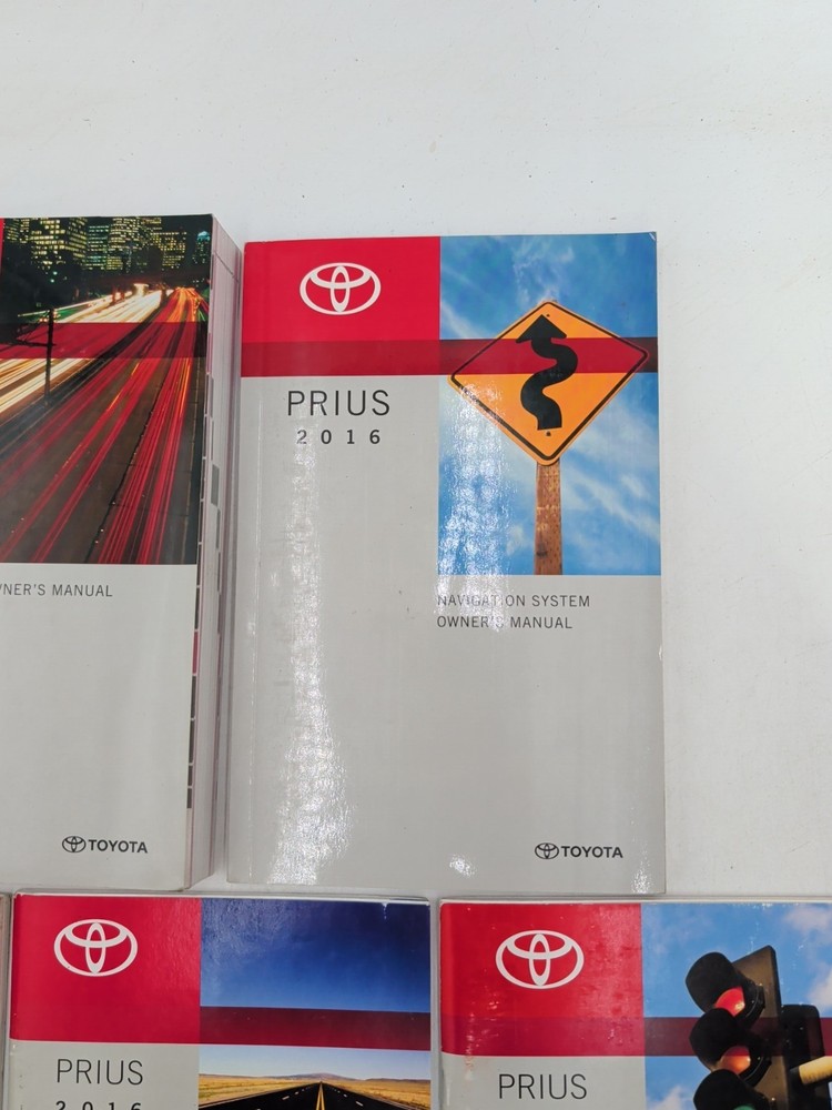 2016 Toyota Prius Owner's Manual Set With Navigation System