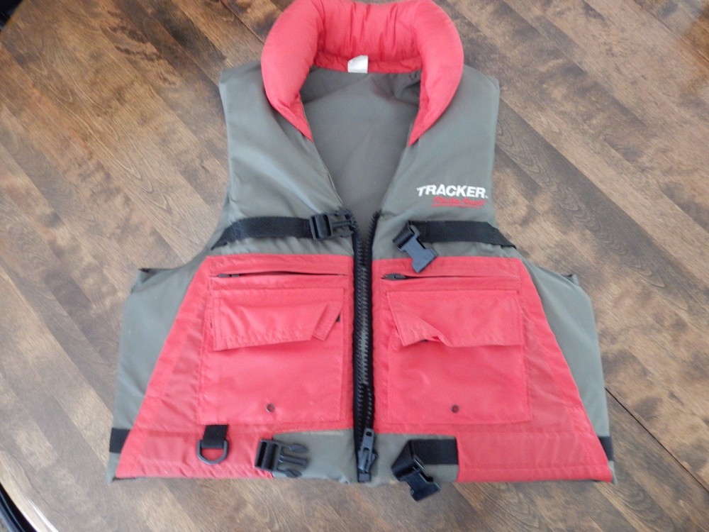 Tracker Type III PFD, Adult Size Large