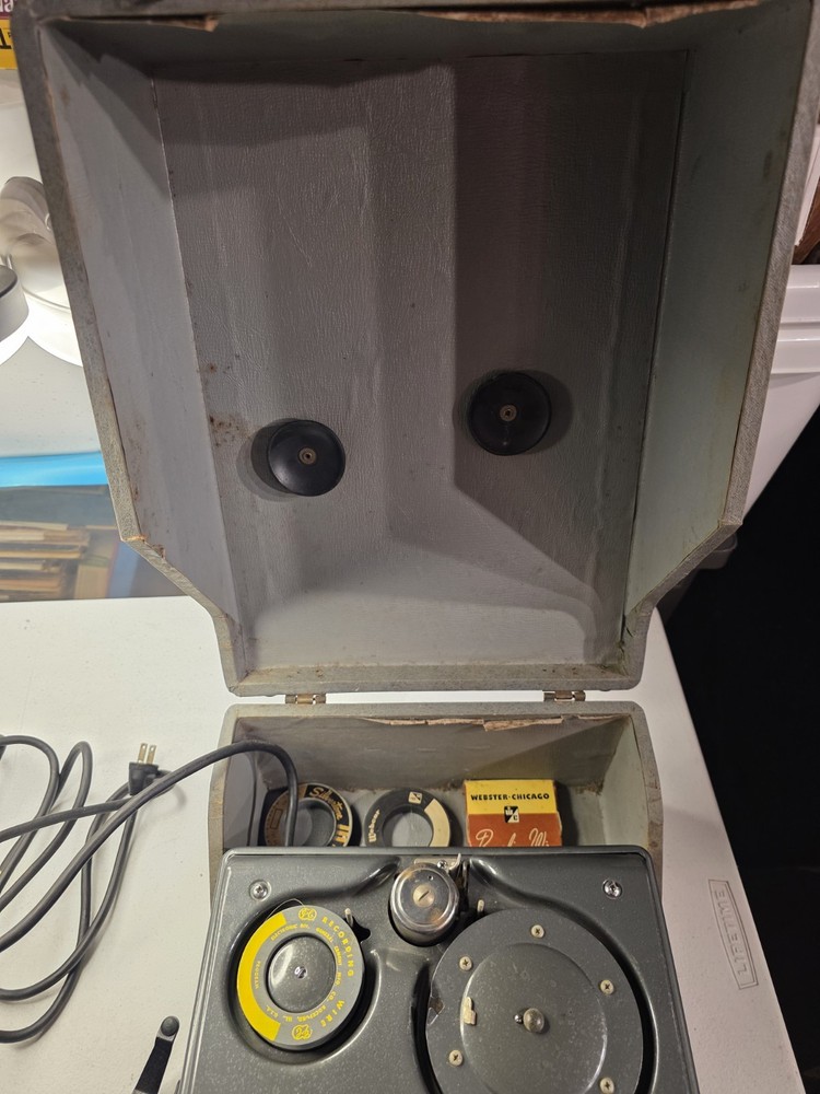 Webster Chicago 228-1 Electric Wire Memory Recorder w/ 1 Mic Powers On & Runs