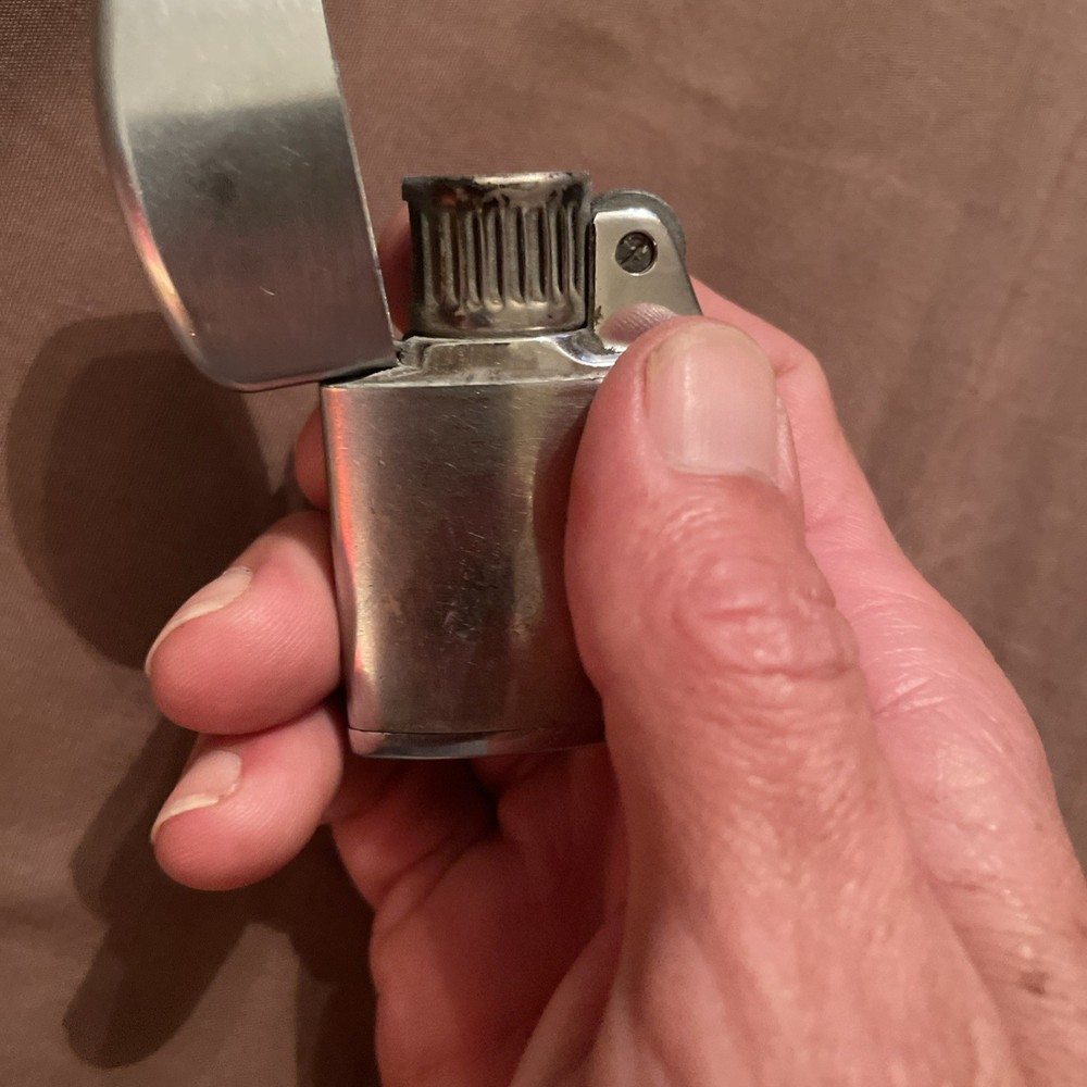 Vintage 1950s Ronson Windlite Chrome Lighter