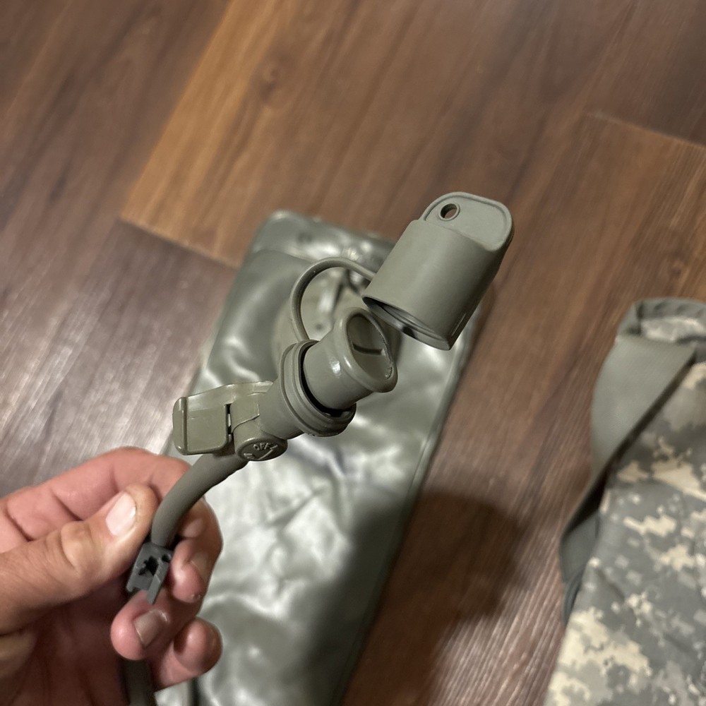 US Army Molle II Hydration System Carrier Water Military Digital Camo Backpack