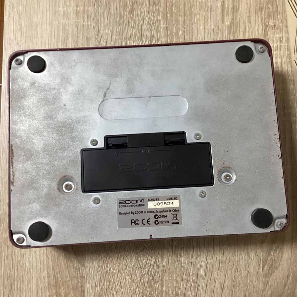 ZOOM B3 bass multi-effector