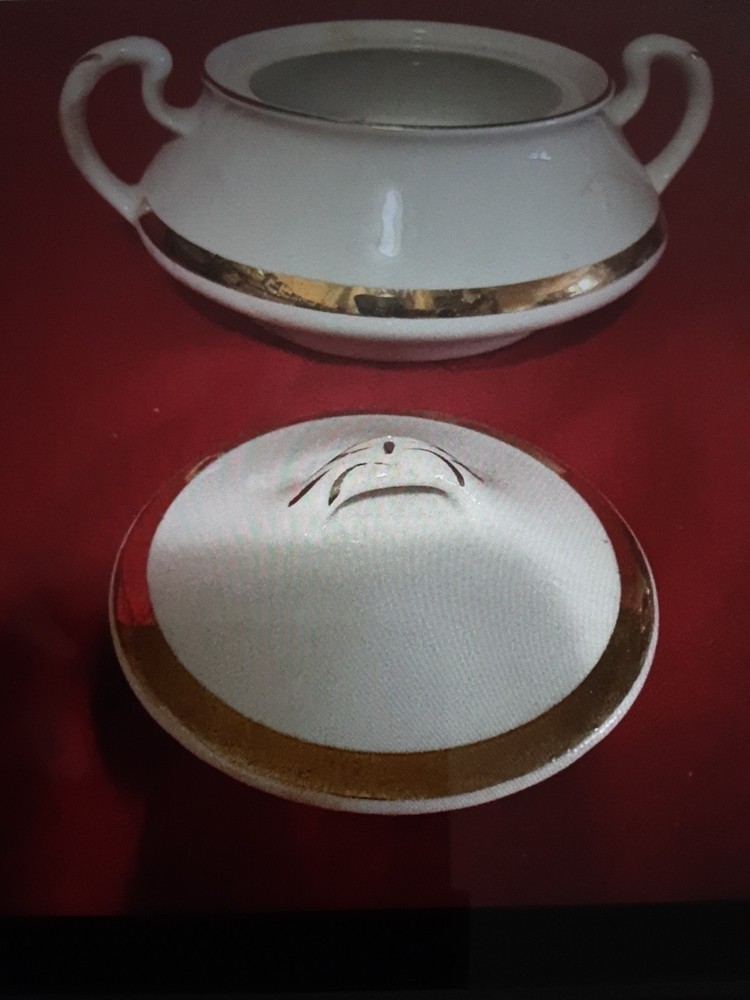 Homer Laughlin Lidded Sugar Bowl White With Gold Trim