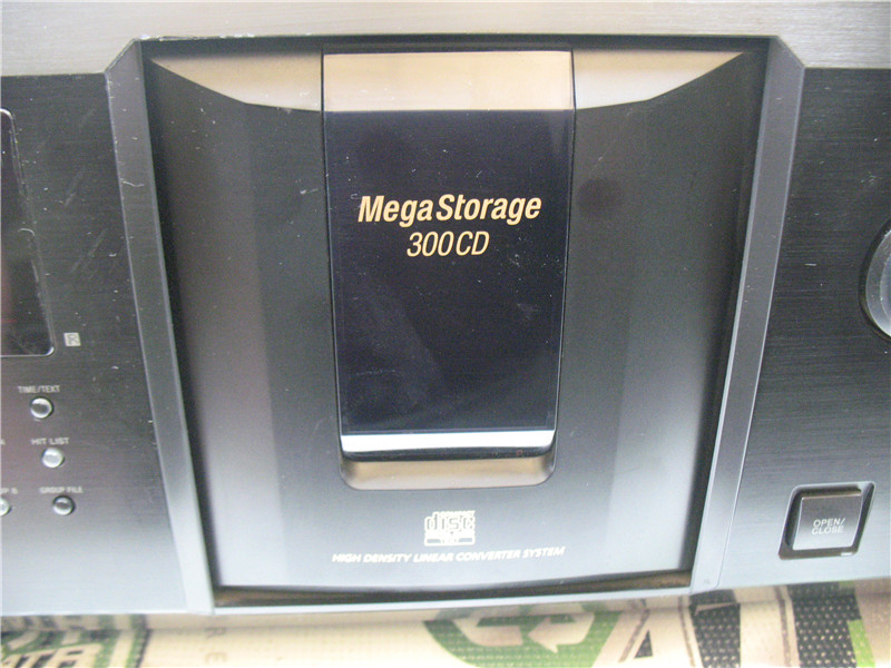 Sony CDP-CX300 300-Disc CD Changer Powers On Needs Belts Dim Display No Remote.