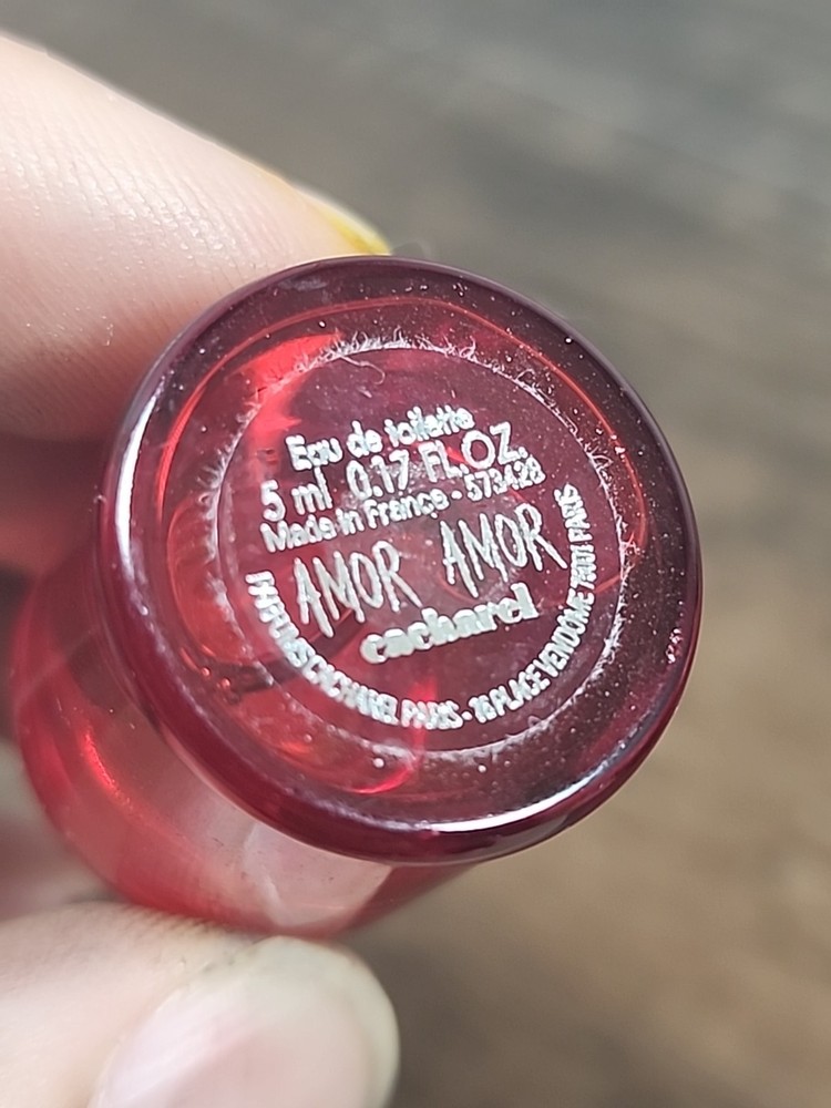 AMOR AMOR CACHAREL EAU DE TOILETTE 5 ML.