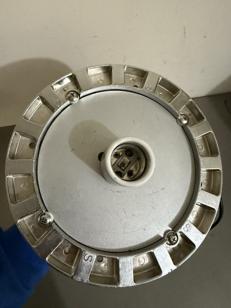 Smith-Victor SBL-1 Softbox Continuous Lighting AC-Powered Black Silver