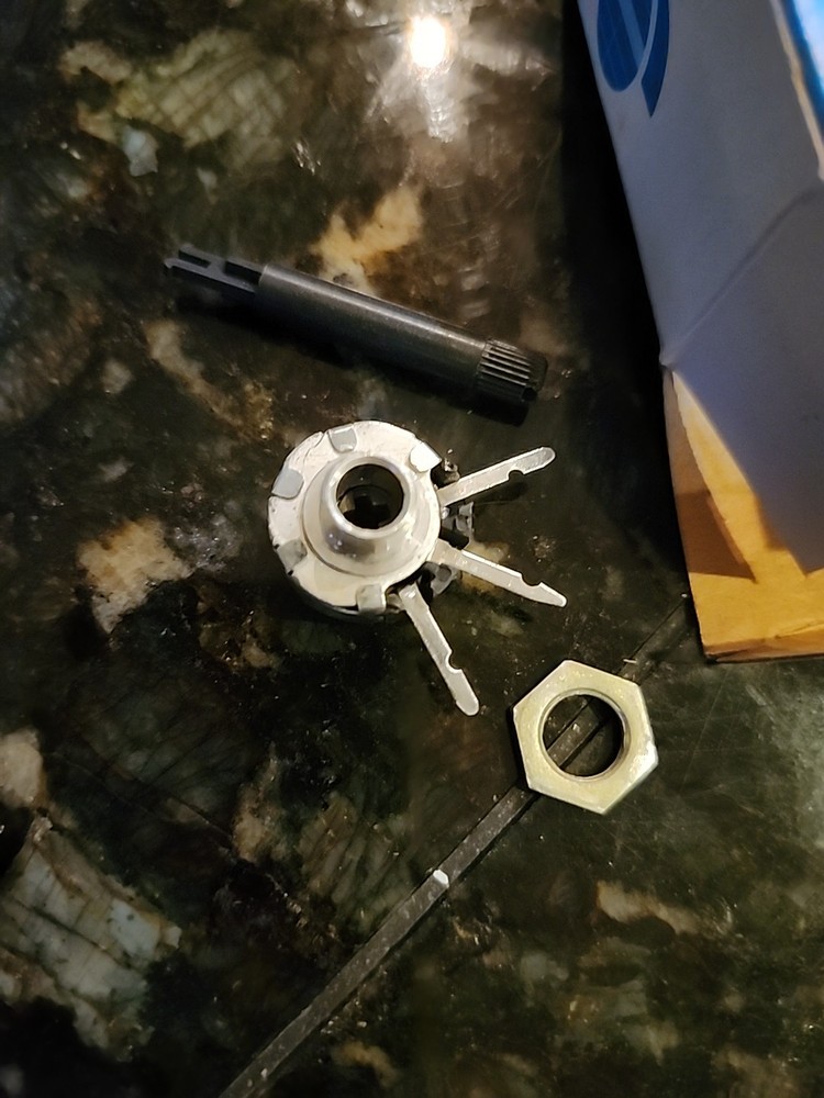 WP-1k CENTRALAB 100 OHMS 3 WATT WIREWOUND