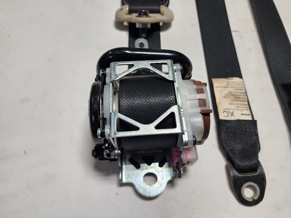 2013 - 2015 Nissan Versa Note Drivers & Passengers Front Seat Belts