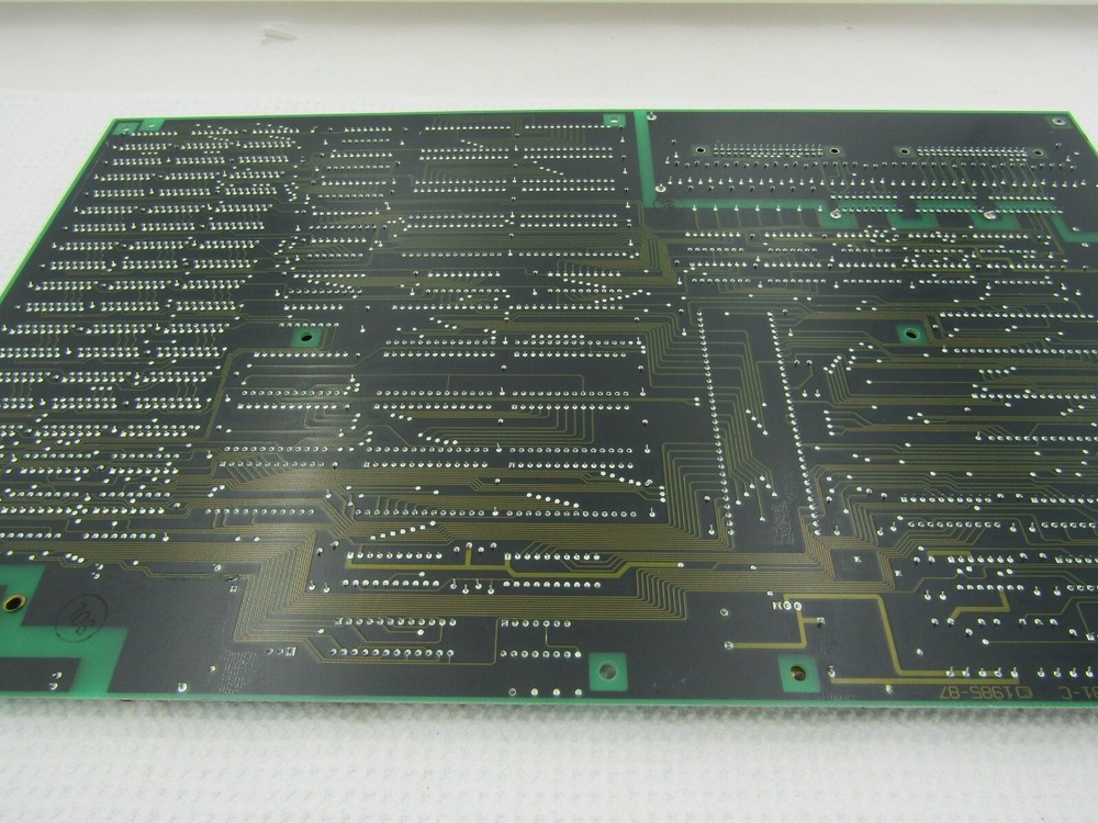 Apple computer 820-0131-C Board 1985-87