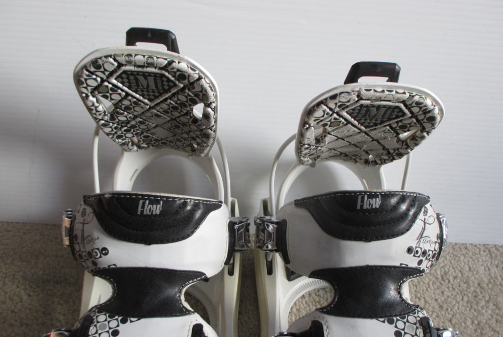 Flow Essence women's Snowboard Bindings Size Medium