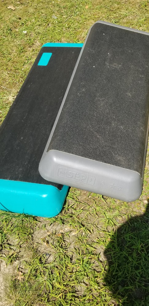 2 THE STEP LARGE EXCERCISE STEPS AEROBIC WORKOUT STEPPER RISER