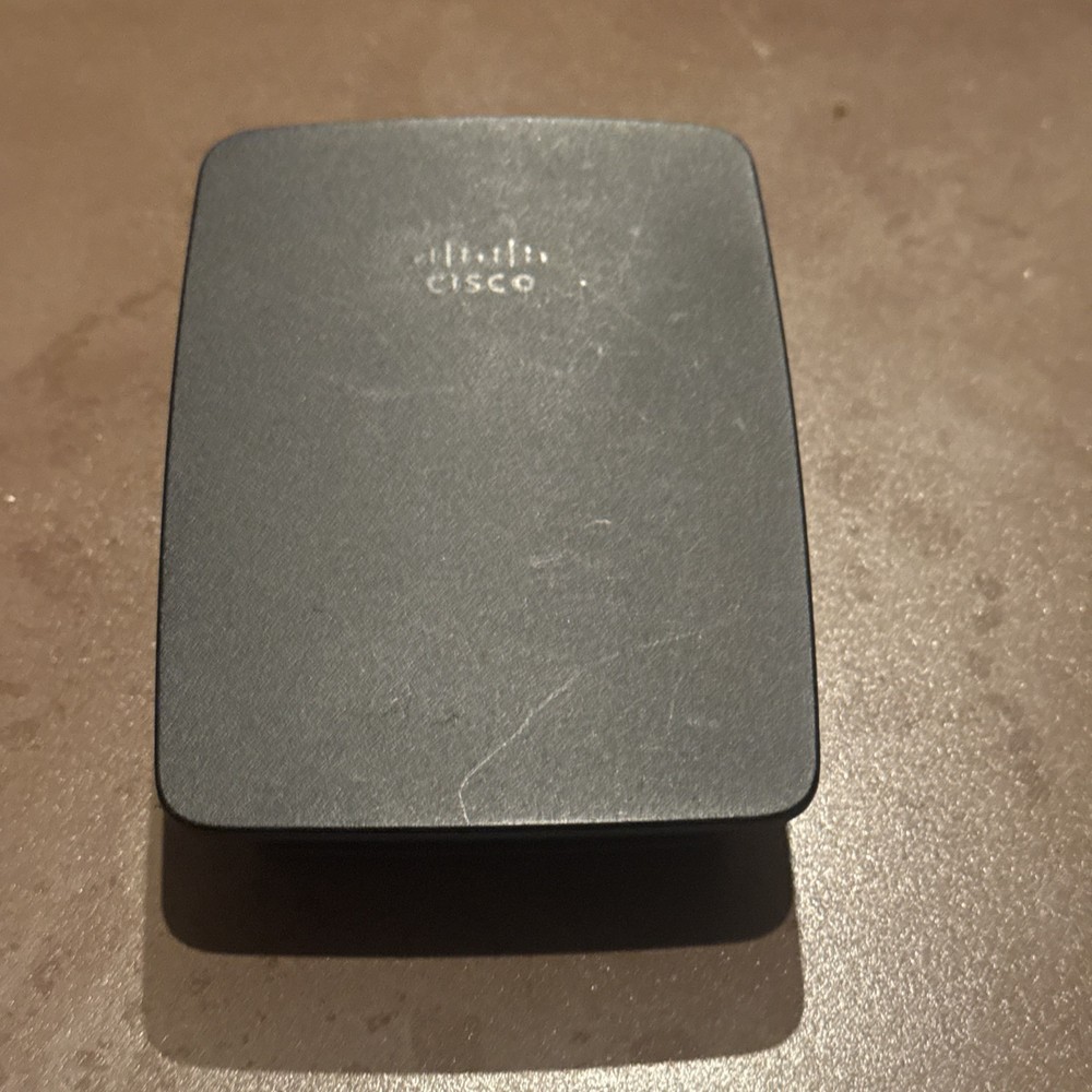 Cisco Linsky- Re1000 Range Extender Wireless N Router Extender. Used