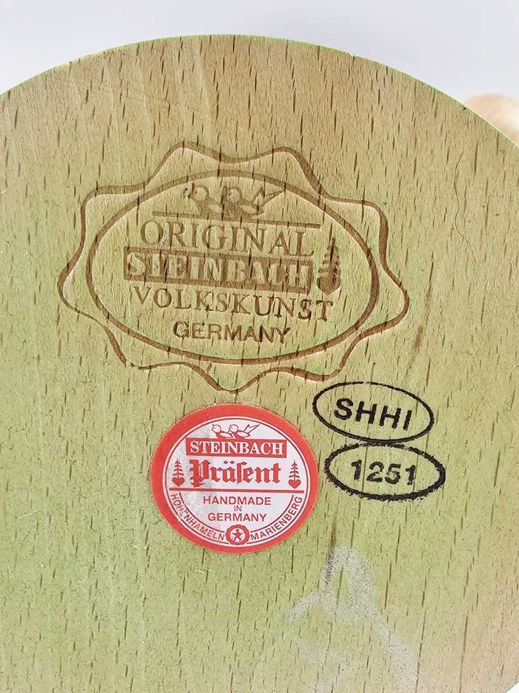 Steinbach German Chubby Pilgrim Carrying Pumpkins 12" Nutcracker Missing Pumpkin