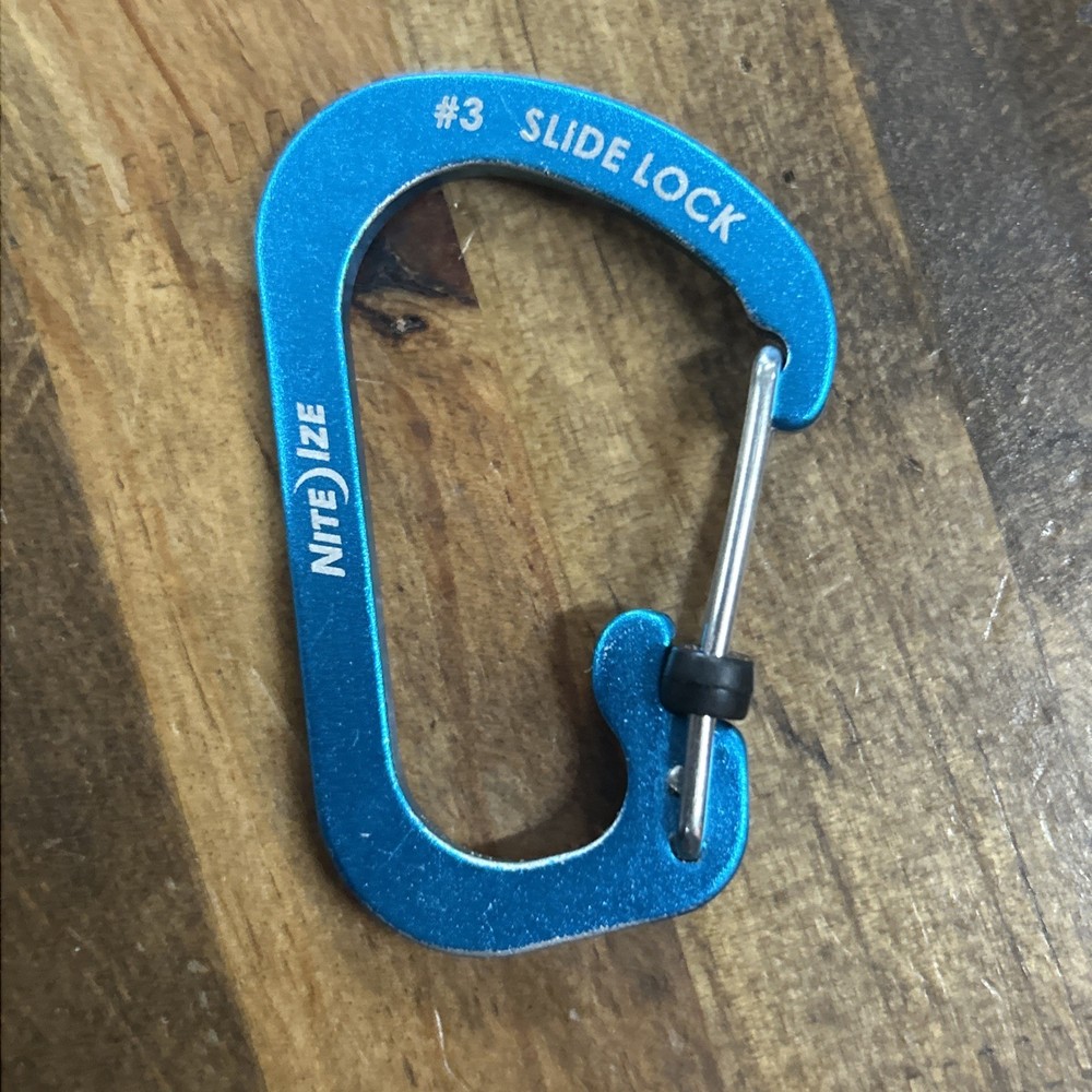 Slide Lock Carabiner #3 size by Nite-Ize Blue