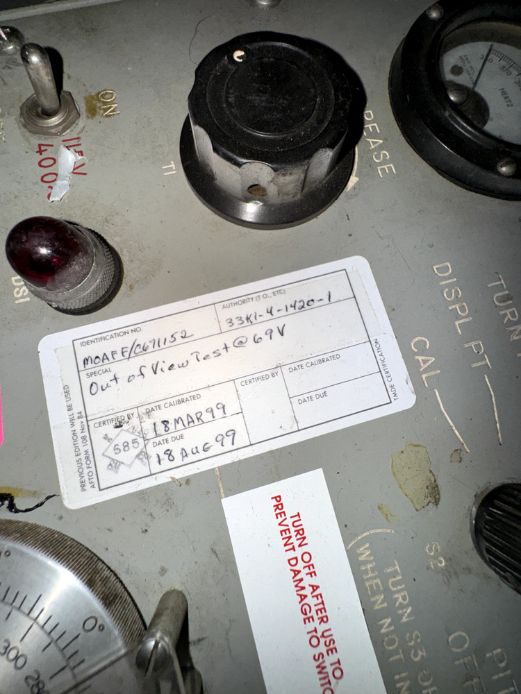 TEST SET UNIVERSAL ATTITUDE INDICATOR