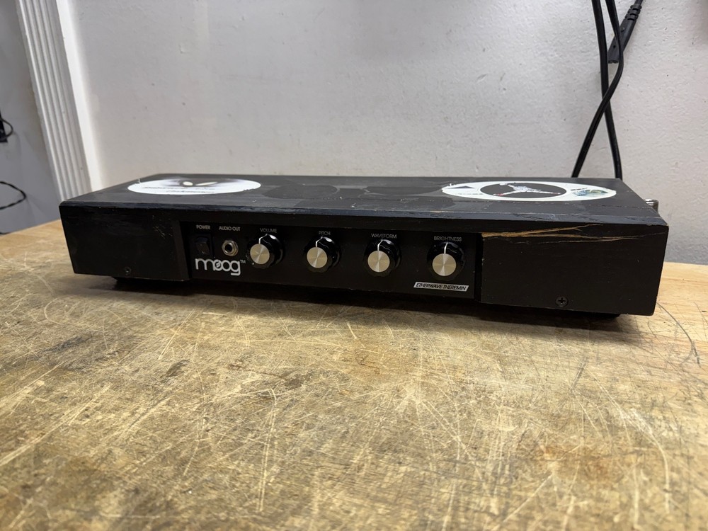 Moog Etherwave Theremin Keyboard Synthesizer