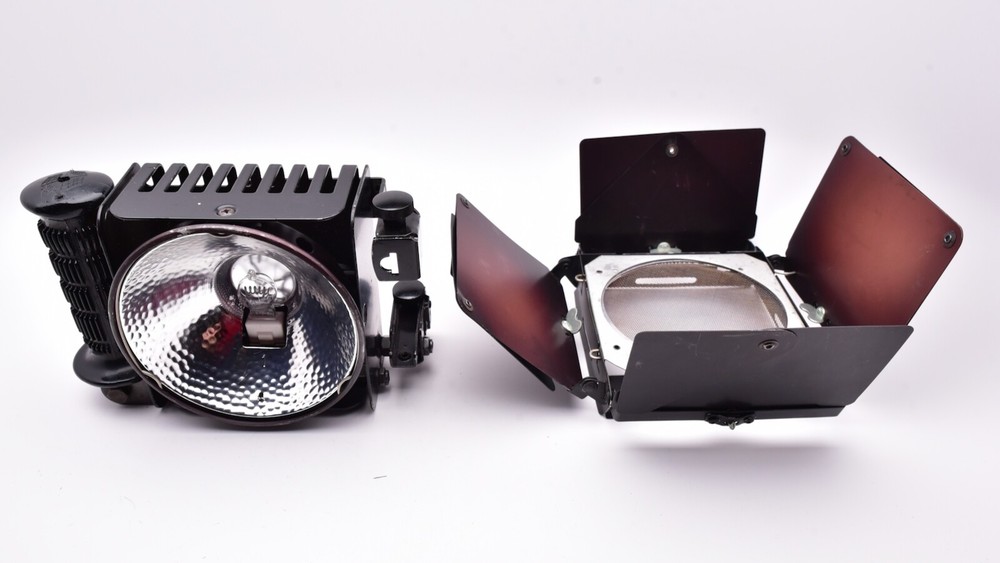 Lowel Omni Light with Barn Doors & Scrim (#12216)