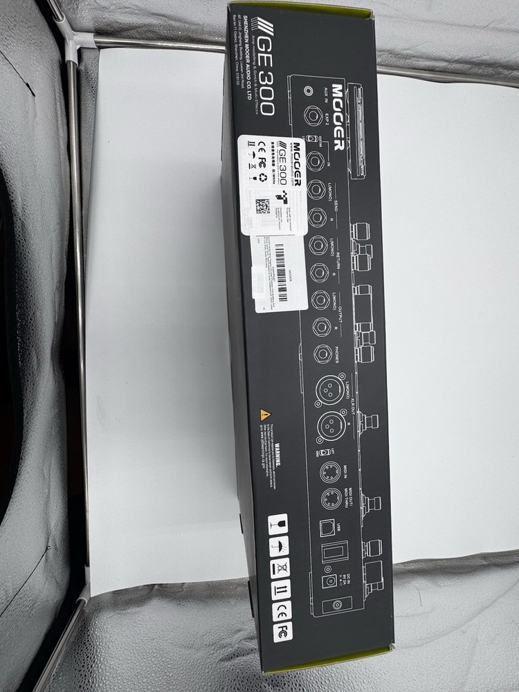 Mooer GE300 Multi-Effects Guitar Processor AMP Modeler Looper White, Open box