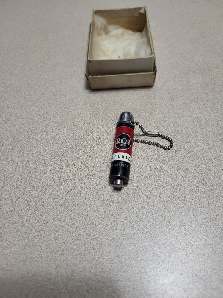 Vintage 1960's  RCA Flash Light Advertising   2.1/4" Nice