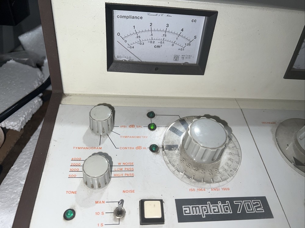 AUDIOMETER-AMPLAID 702 AUDIOMETER