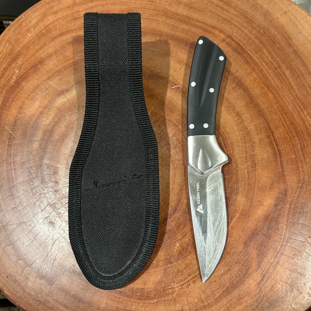 OZARK TRAIL 7 INCH FIXED BLADE KNIFE W/ BLACK POLYPROPYLENE HANDLE W/ SHEATH