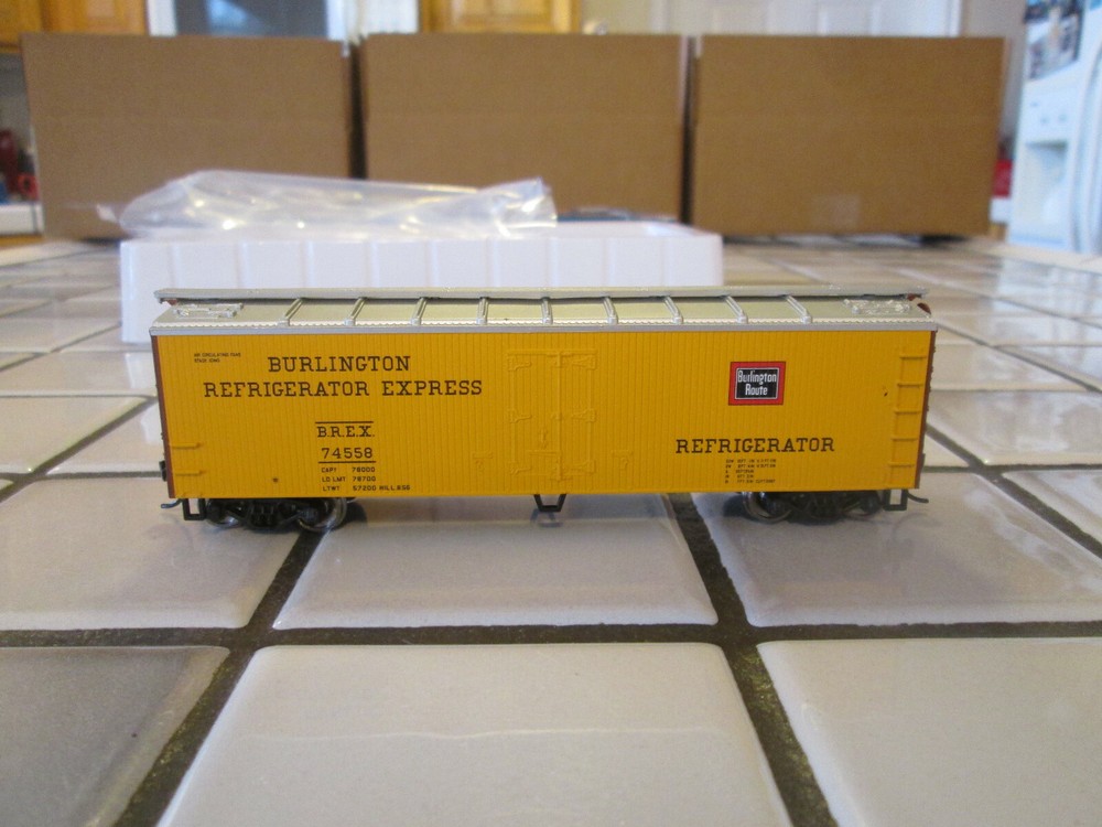 walthers BURLINGTON reefer car HO scale ////