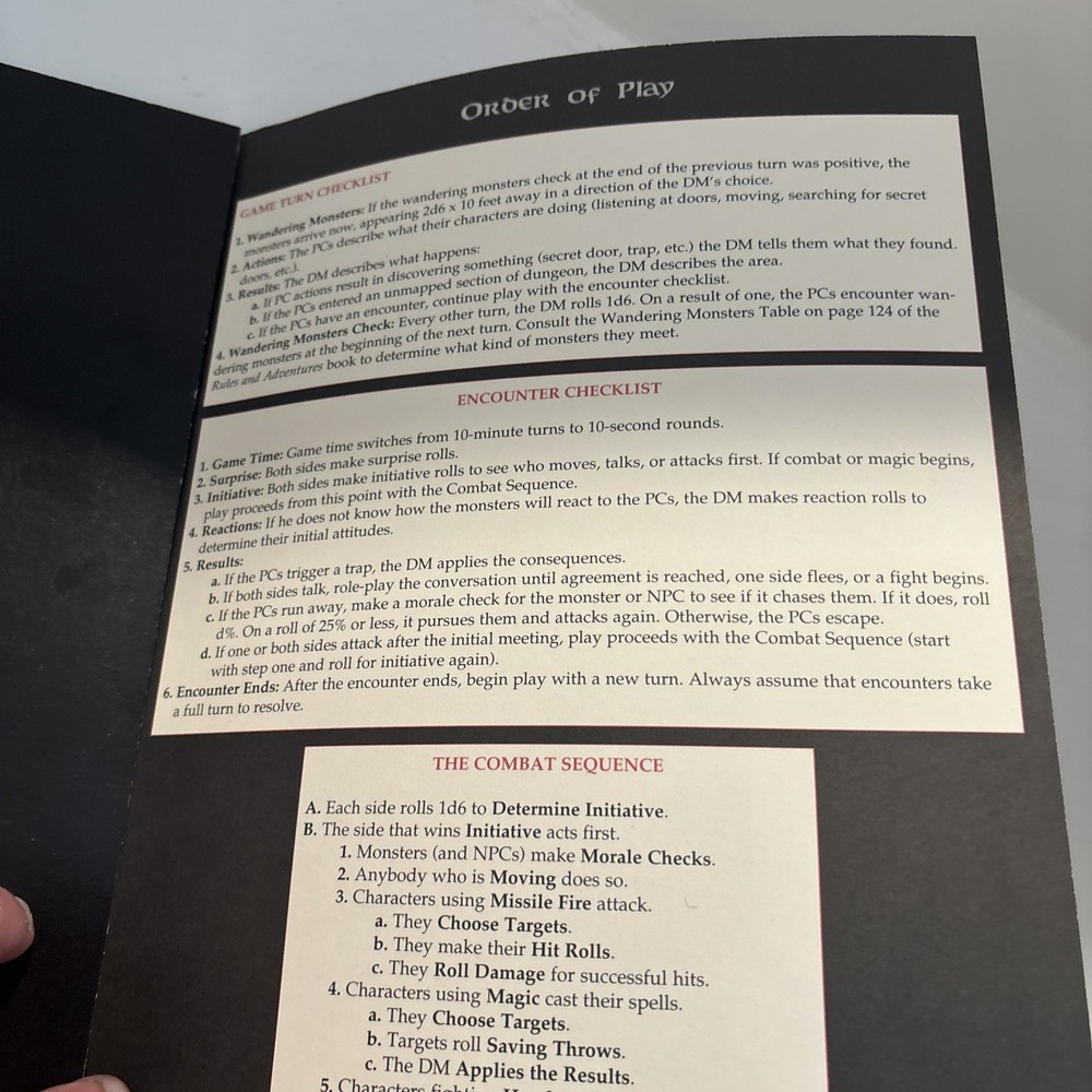 Dungeon Master's Screen - The Classic Dungeons and Dragons Game