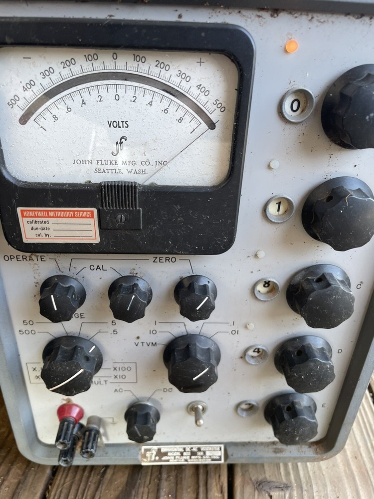 VINTAGE FLUKE 803 VOLTMETER Dc-AC